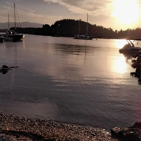 アパート A2- Alexandri ニドリ