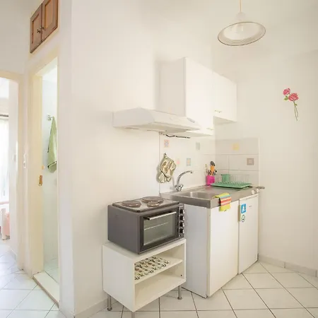 アパート A2- Alexandri ニドリ